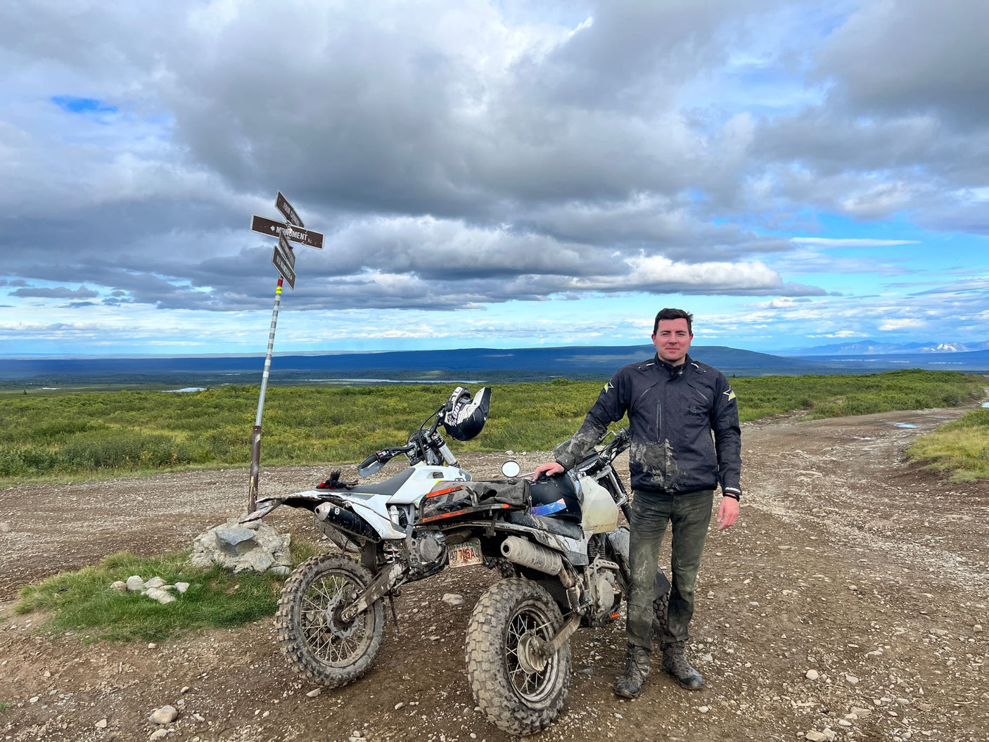 Badass Adventure Van - Free Airport Delivery - Unlimited Miles