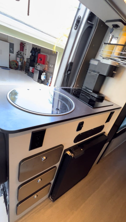 Winnebago Revel 4x4 Adventure Van — photo 4