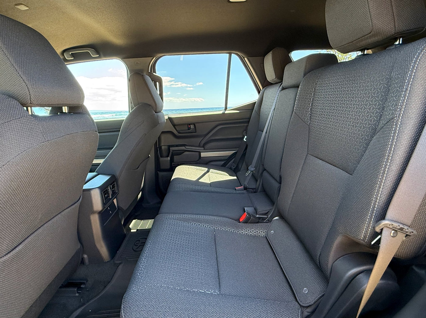  ideal for your next RV rental road trip. Comfortable seating for travel.|Modern SUV interior — photo 7