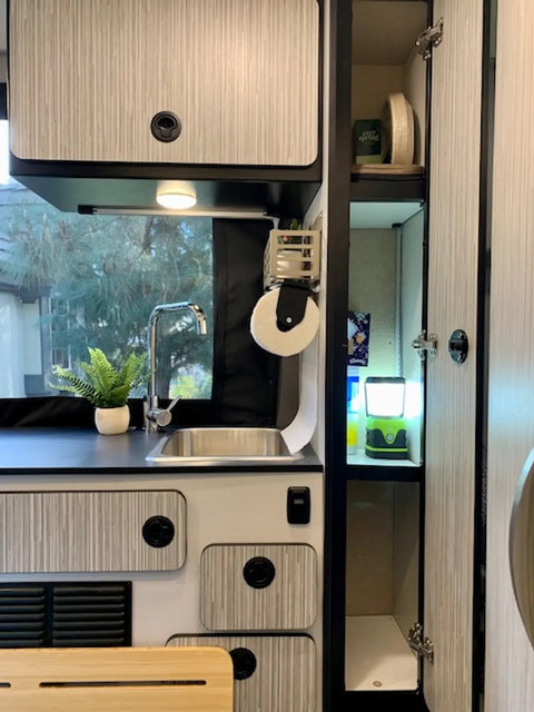 Warthog: 4x4 Winnebago Revel — photo 3