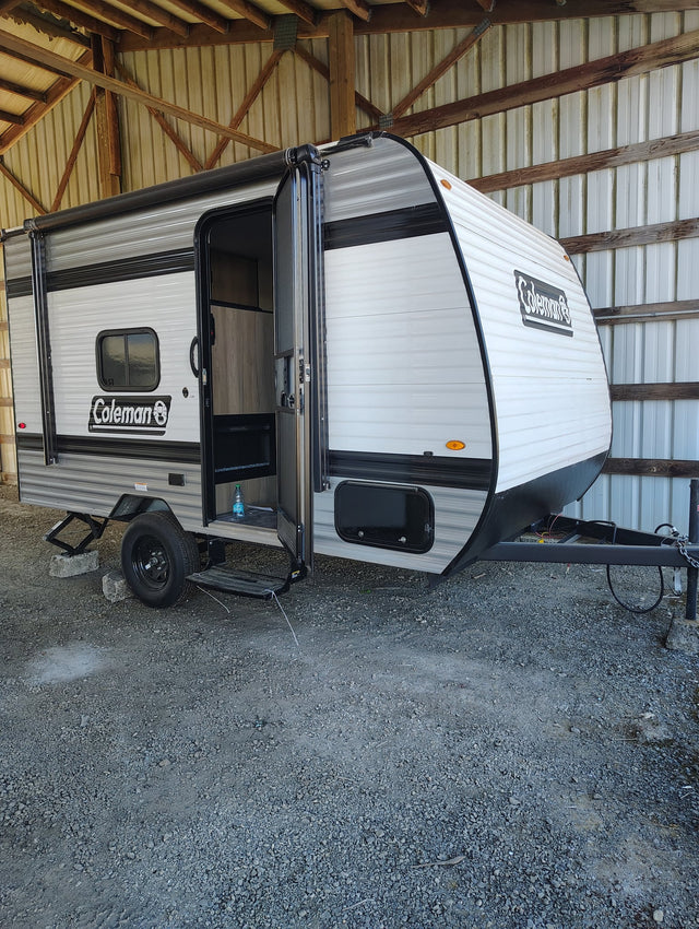 Cozy travel trailer — photo 2