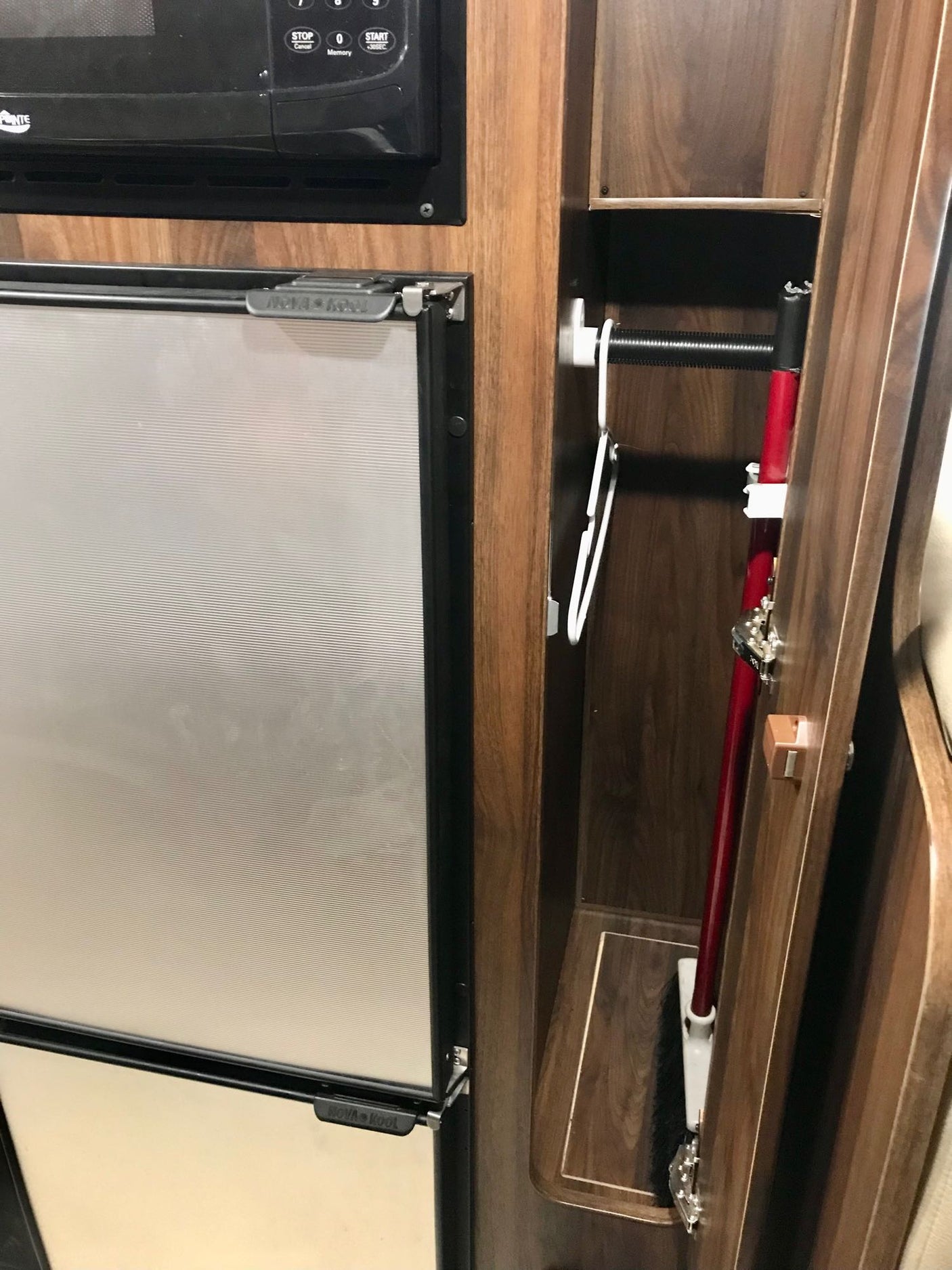 2020 Winnebago Travato 59GL (lithium, unlimited AC, pet friendly,sleeps 4)