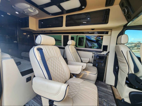 Ultimate Toys Luxury RV 10 PAX Fully Loaded Bath/Kitchen/Entertain overland rental