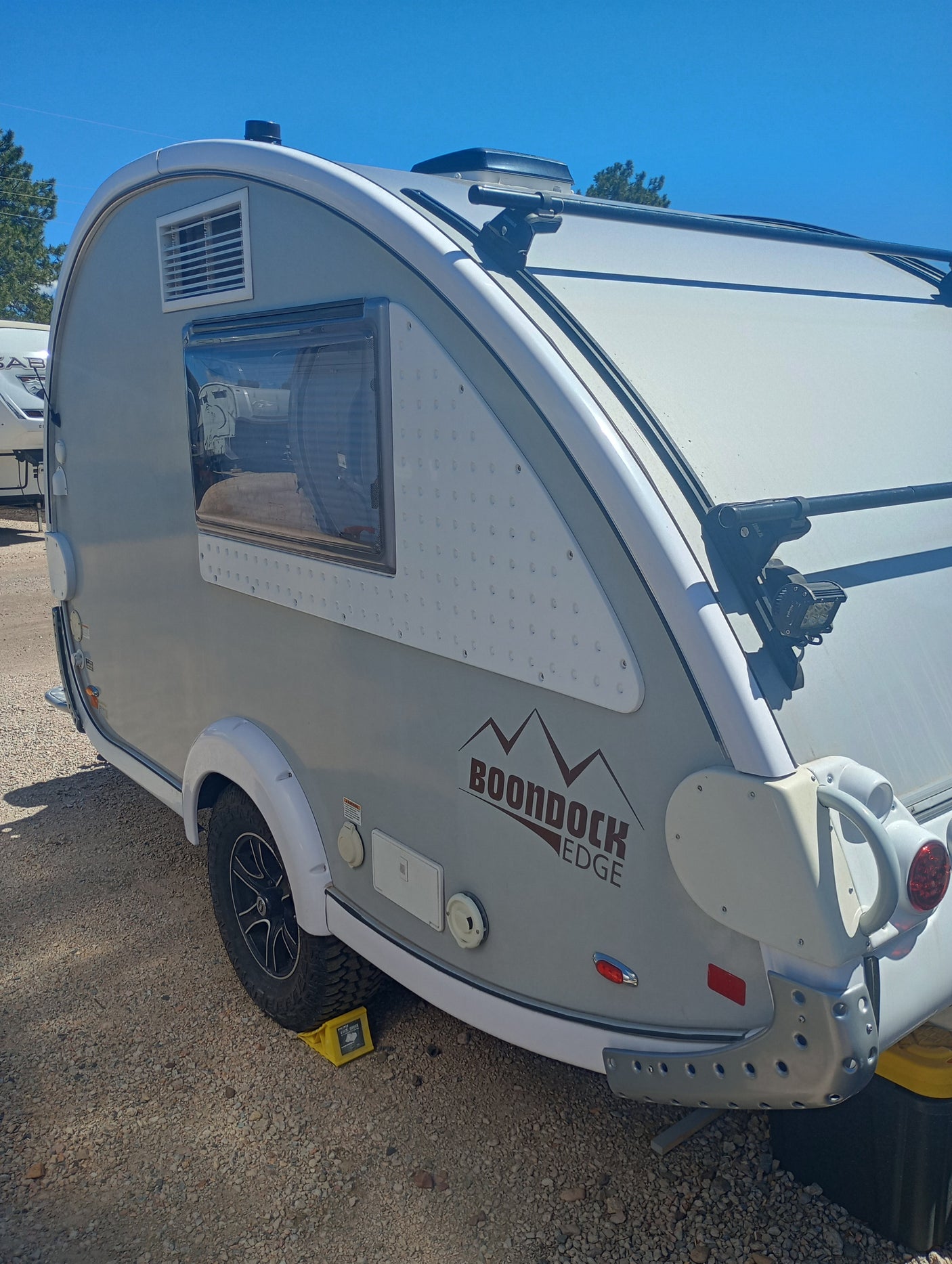 This light-colored Boondock Edge teardrop RV rental, perfect for outdoor adventures, is ready for your trip.