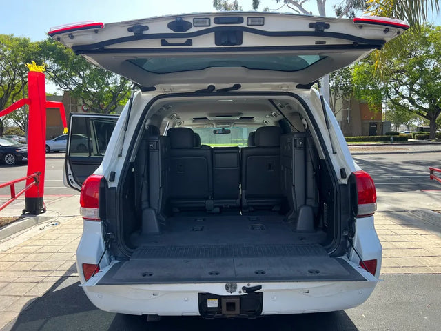 2008 Toyota Land Cruiser Sport Utility — photo 3