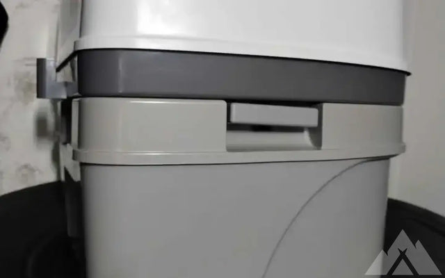 Camco travel toilet 5.3 gallons — photo 3
