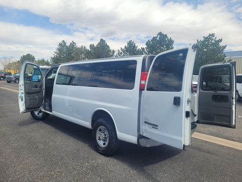 Elizabeth 15-Passenger — photo 2