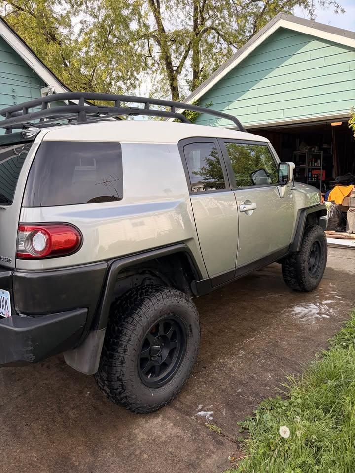 2012 Toyota FJ Cruiser · 4x4 in Portland, OR (photo 5) — photo 5