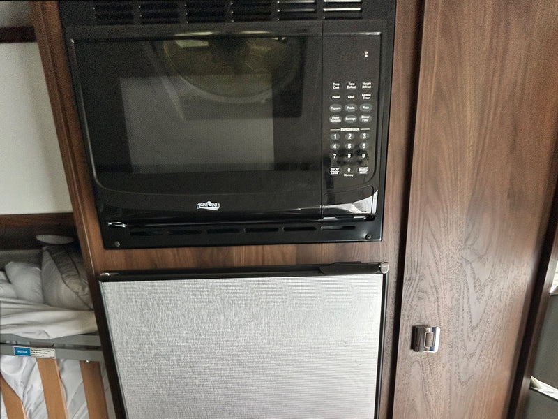  showing the grille — photo 4