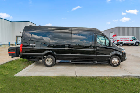 Sorbs Sprinter Van - 2022 Mercedes Ultimate Coach — photo 4