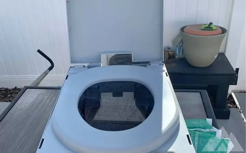 Clean waste portable toilet — new showers & toilets for sale — photo 1