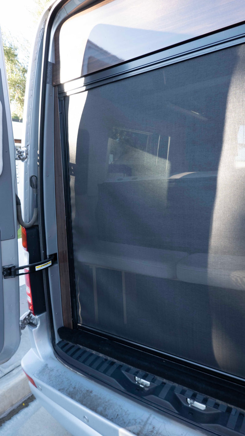  equipped with a Thule bike rack. Seen from the rear — photo 9