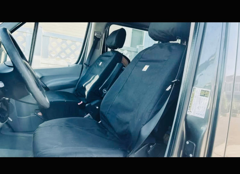  and large windows.|Inside an RV rental — photo 5