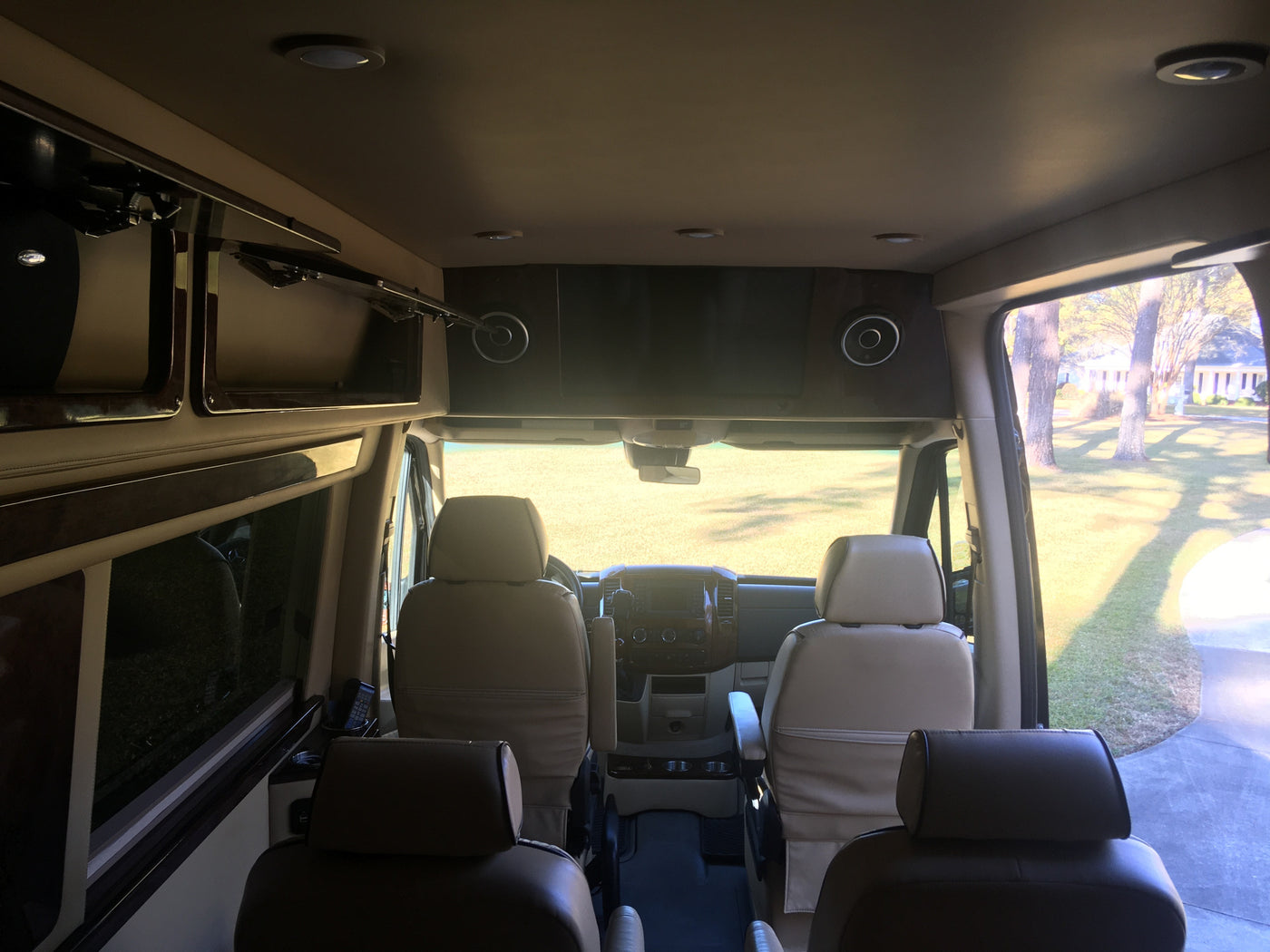 Serviced Regularly | Rare 9 Front-Facing Adult Seats | Privately Owned — photo 5