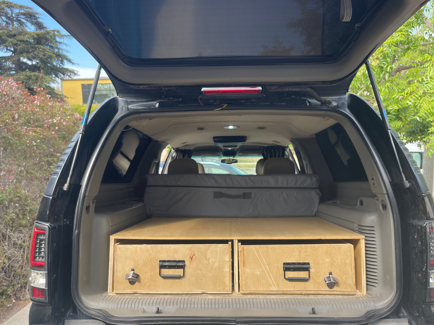 Black Magic Suburban camper — photo 4