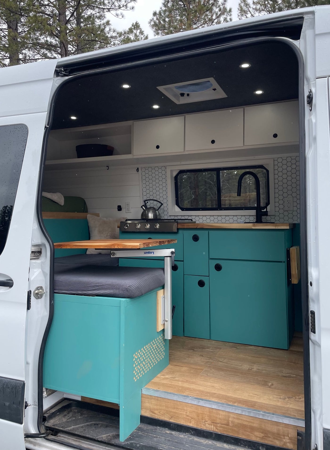  showcasing a dinette — photo 14