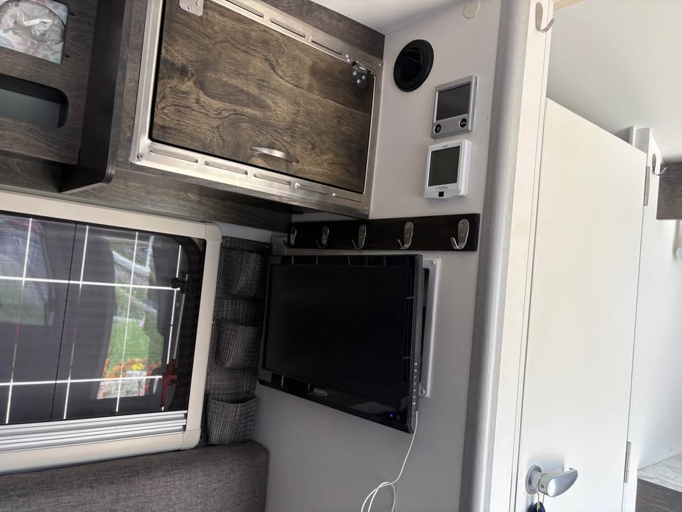 2021 NuCamp 320 S in Reno, NV (photo 11) — photo 11