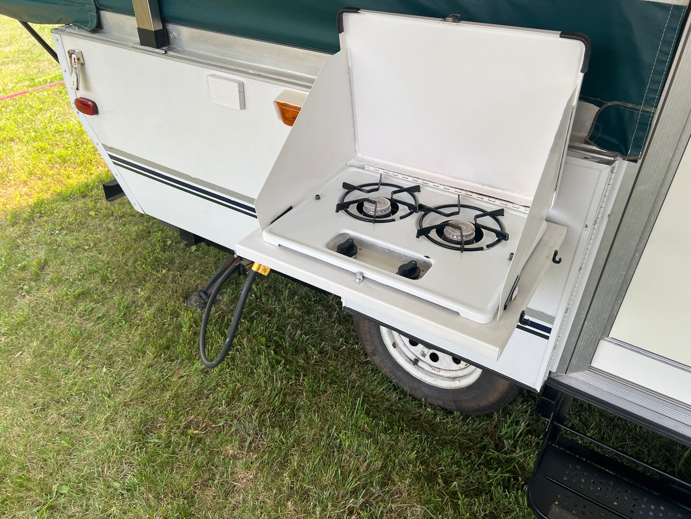 Eaa rental Ready to go pop-up camper
