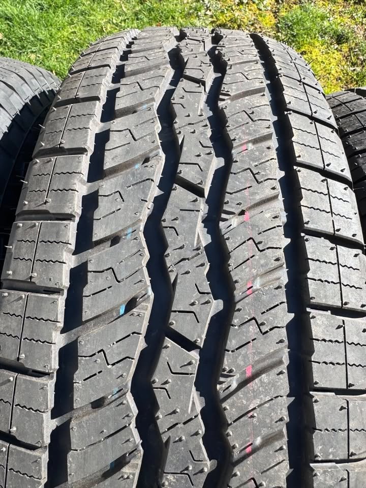 Falken WildPeak A/T3W A Tires 265/70r18 265/70/18 or 265-70-18 takeoffs in Portland, OR (photo 4) — photo 4