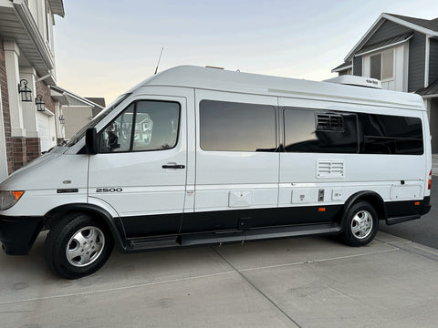 Perfect for 2 - 22 MPG Diesel - Kitchen, Bed, Bathroom - Sprinter RV Van — photo 2