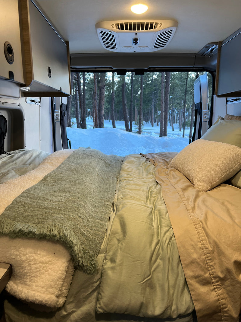  and flexible seating.|An RV rental — photo 9
