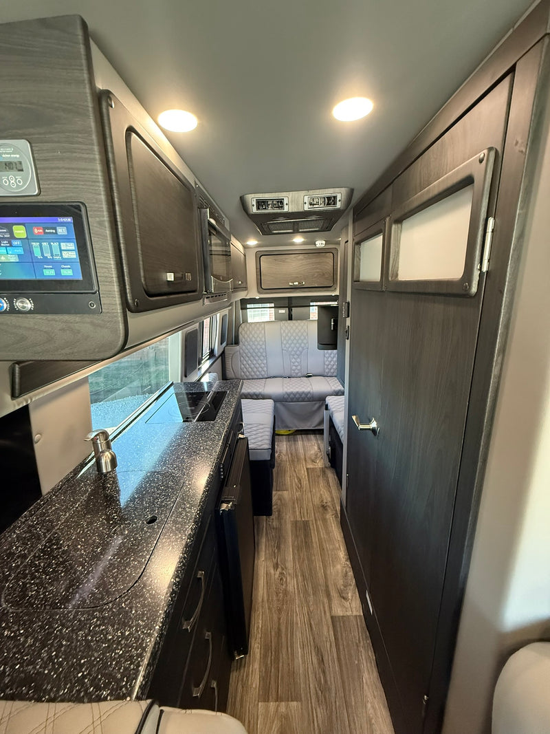  discover a modern kitchenette — photo 12
