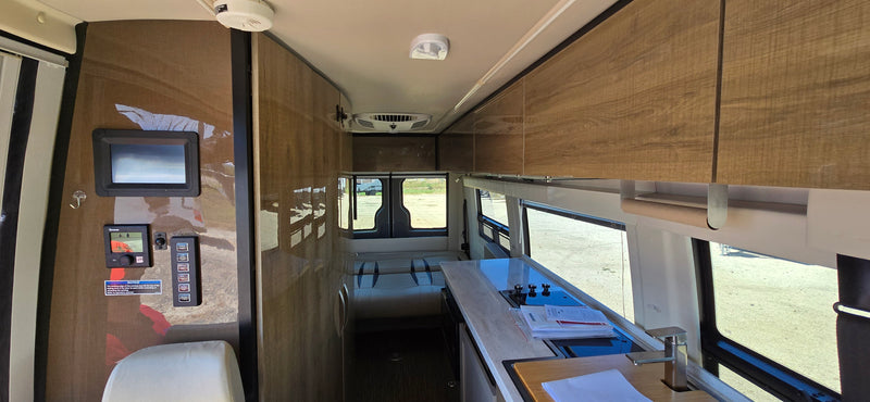 2015 Winnebago ERA Touring Coach – Mercedes Diesel Camper Van — photo 2
