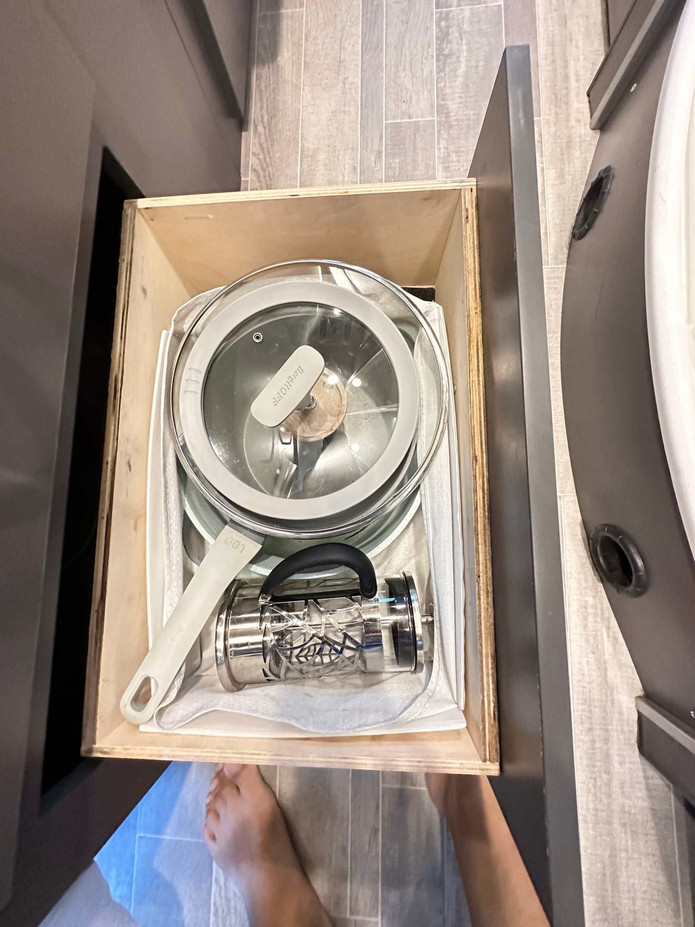  designed for efficient use of space.|Efficient rv rental interior: kitchen with stove & sink — photo 10