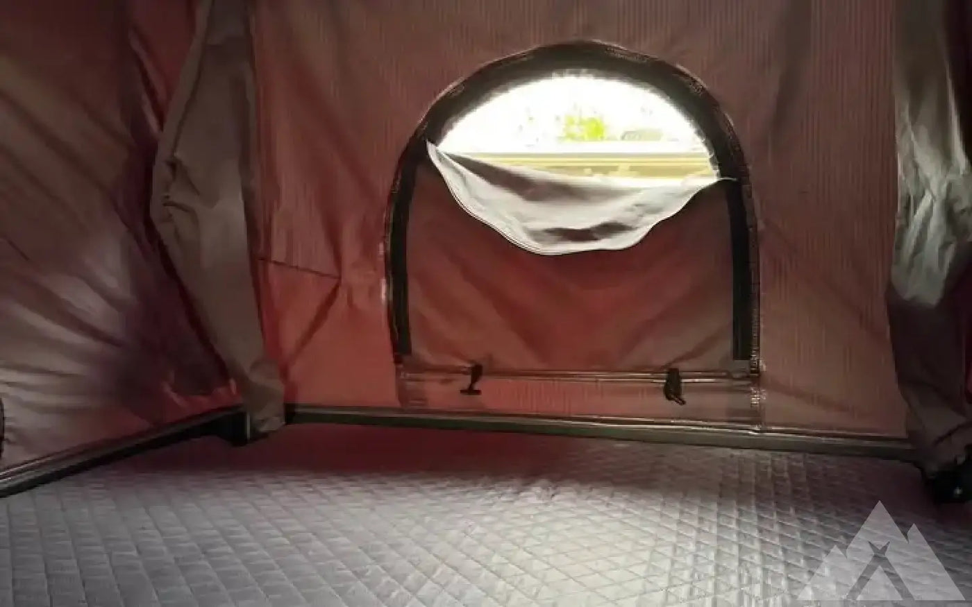 CVT Mt st Helen’s hard shell rooftop tent — used rooftop tents for sale (photo 4) — photo 4
