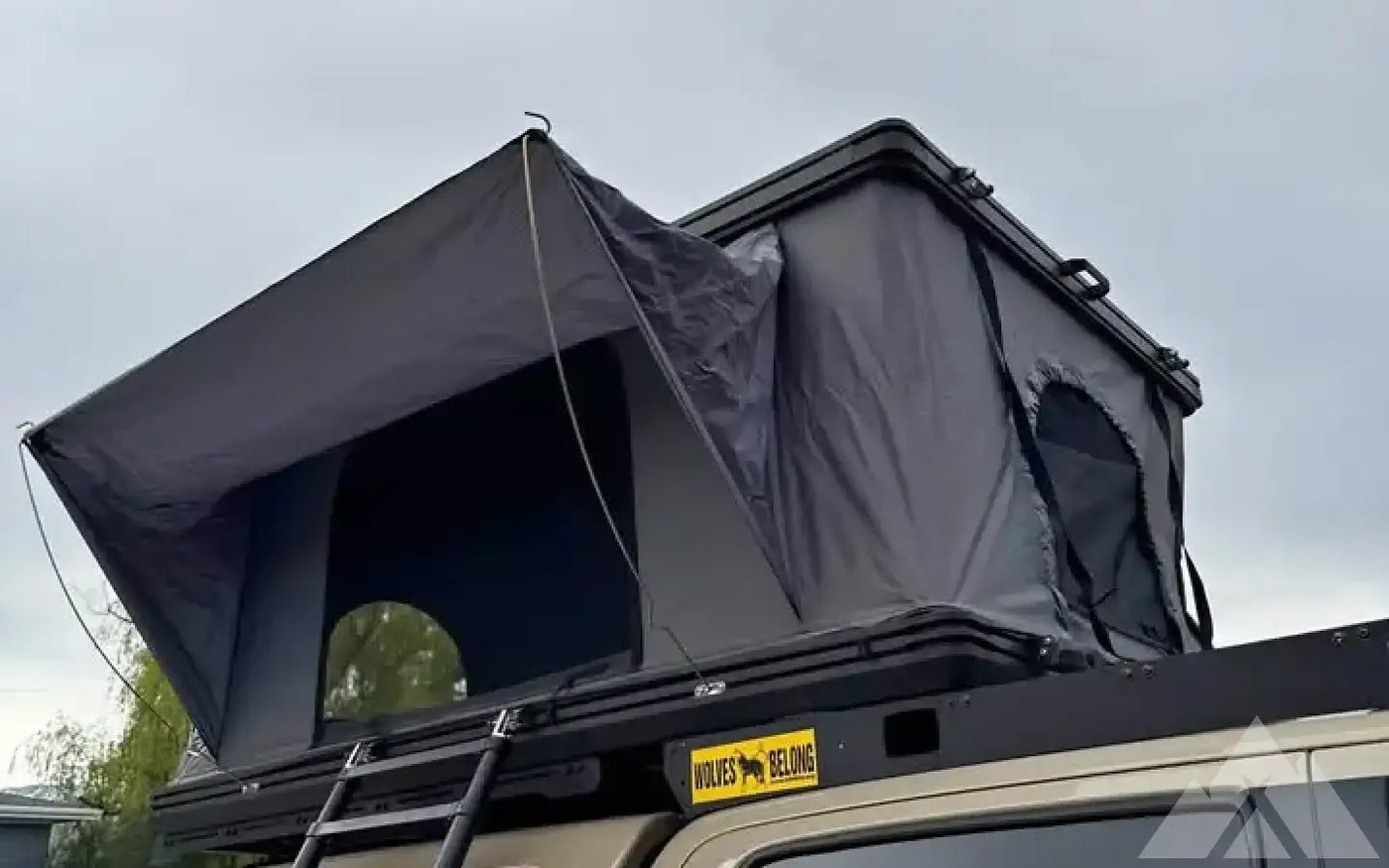 CVT Mt st Helen’s hard shell rooftop tent — used rooftop tents for sale — photo 1