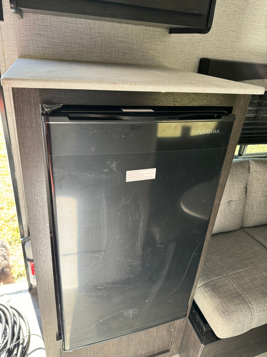  black privacy blinds on the window