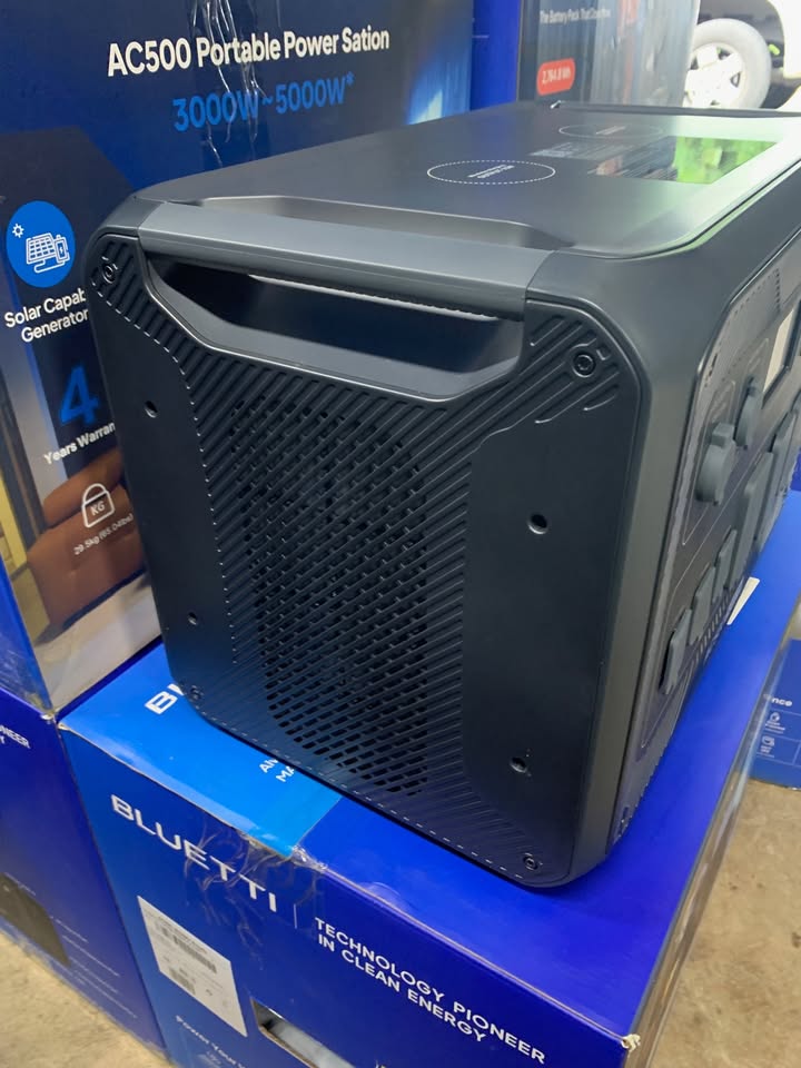 Like New Bluetti AC500 Portable Power Station (needs expansion battery to function) in Junction City, OR (photo 3) — photo 3