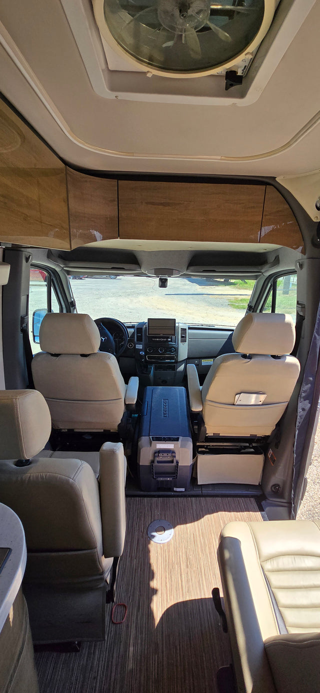 2015 Winnebago ERA Touring Coach – Mercedes Diesel Camper Van — photo 3