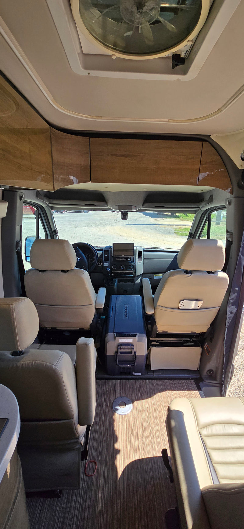 2015 Winnebago ERA Touring Coach – Mercedes Diesel Camper Van — photo 3