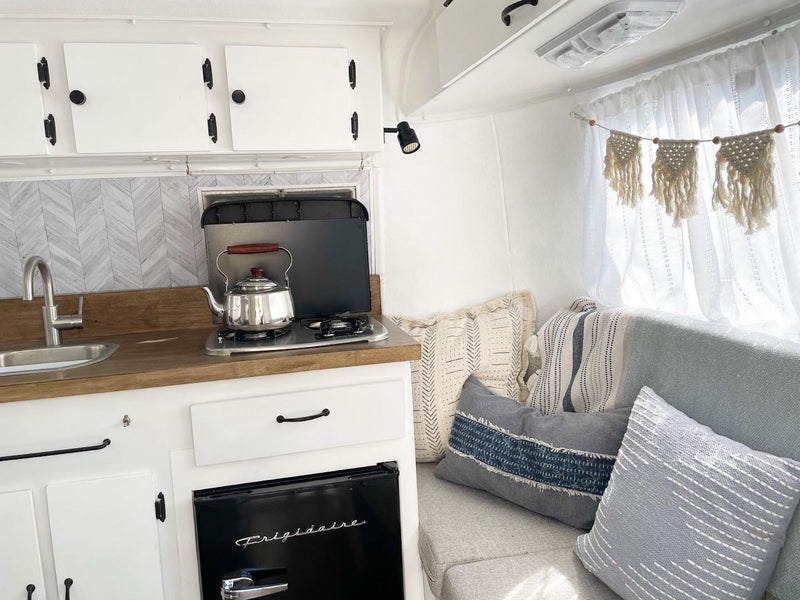  compact kitchen with sink and stovetop — photo 6