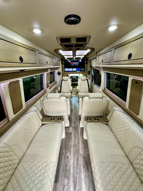 Midwest Ultimate Luxe Day Cruiser-          Starlink- Air Ride- Apple TV — photo 2