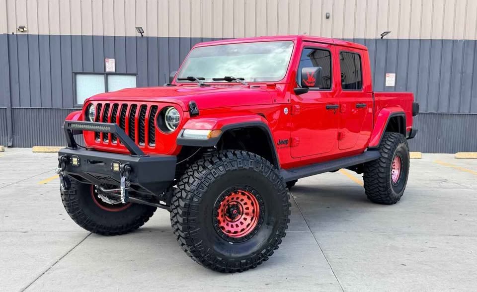 2020 Jeep Gladiator · Overland Pickup 4D 5 ft in Denver, CO (photo 1)