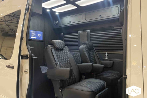 2024 Mercedes Luxe Cruiser: 8 Seats, Wi-Fi, Bath, Smart TV — photo 2