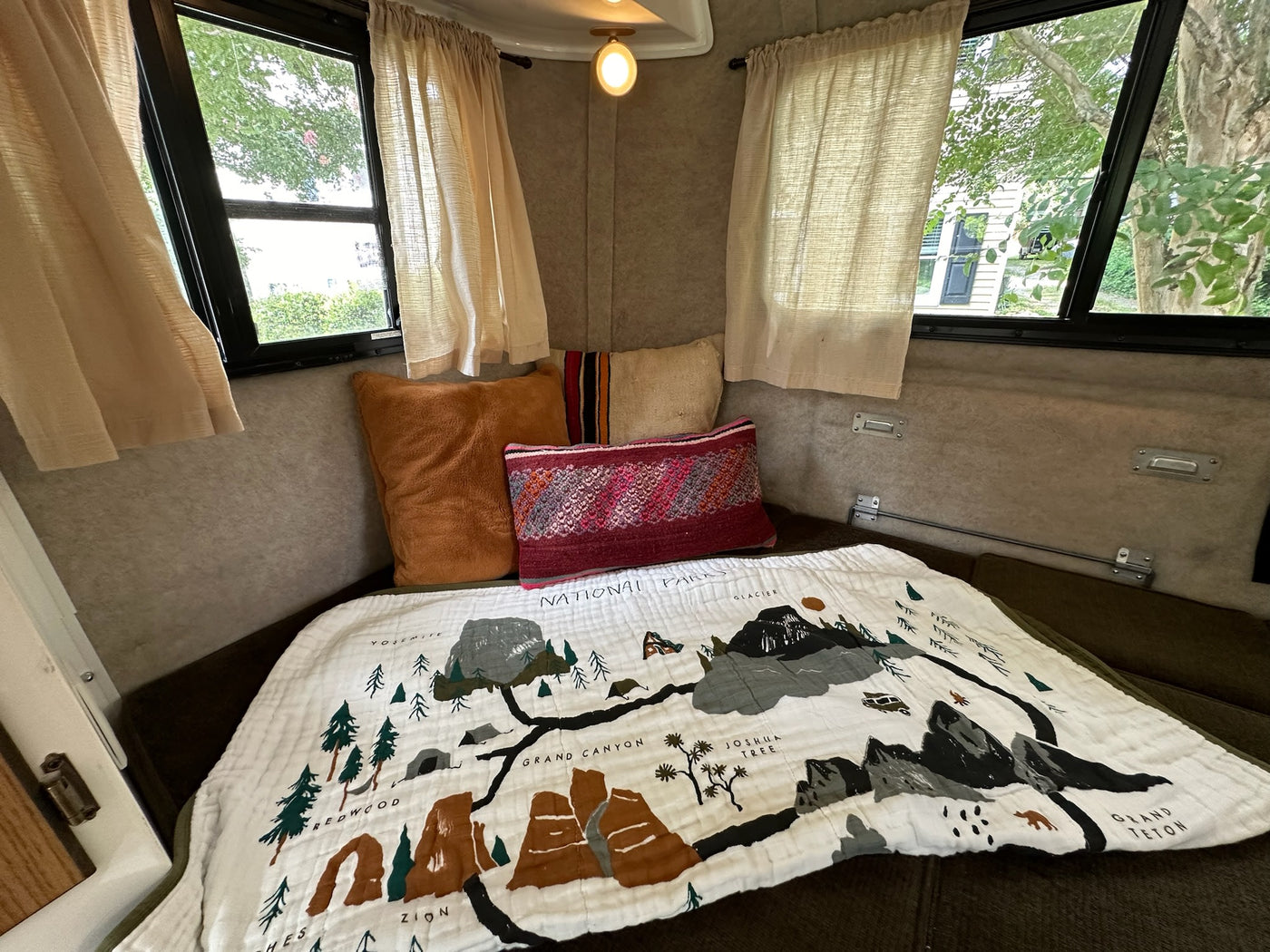 Scamp 13' Travel Trailer (2011) — photo 6