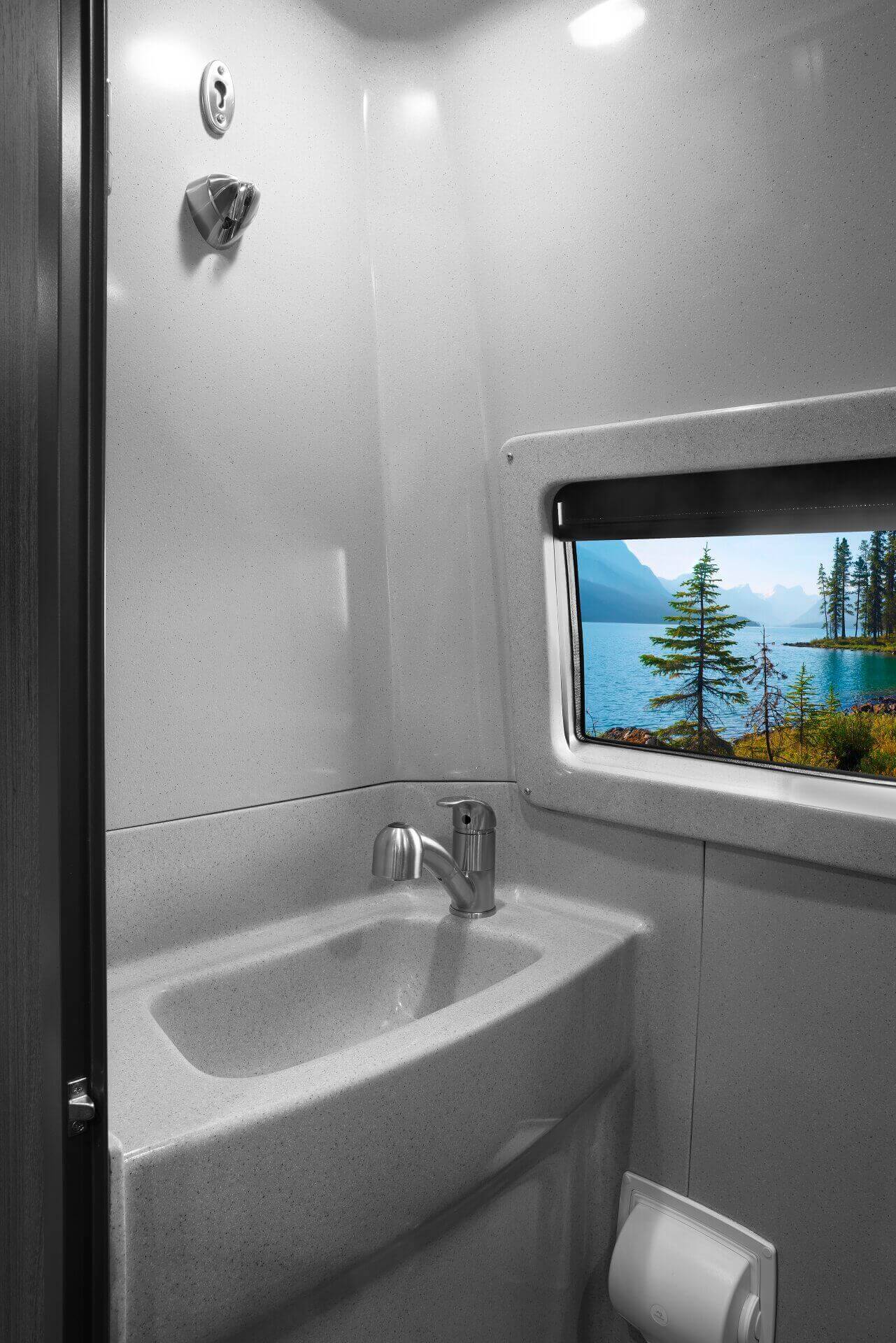  a large TV — photo 6