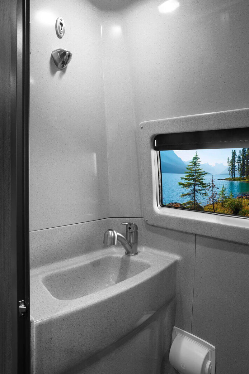  a large TV — photo 6