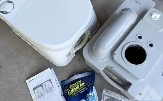 Dometic Portable Toilet — photo 2