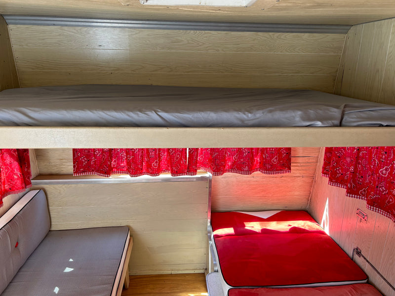 Cute Vintage Camper — photo 6