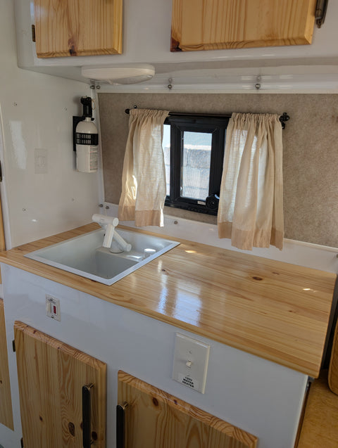 Adorable 16' Scamp layout 4 trail Fully Renovated & Ready for Adventure — photo 5