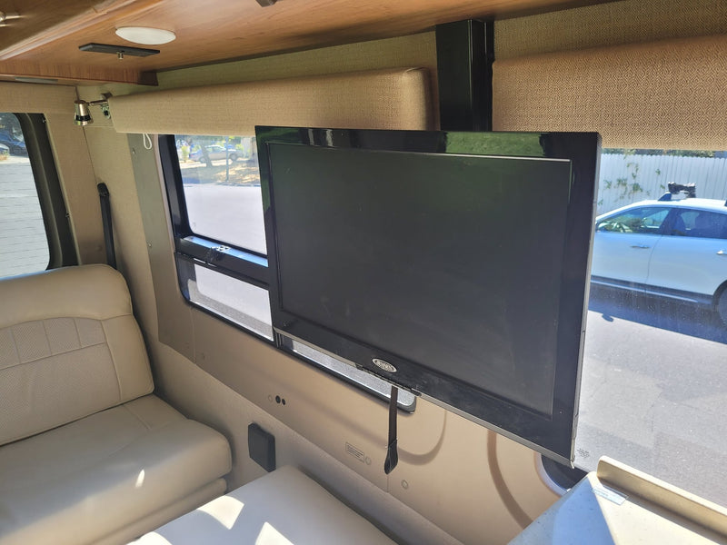  showcasing comfortable seating — photo 12