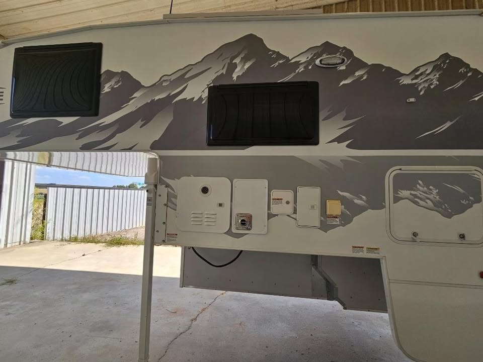 2021 LANCE 650 TRUCK CAMPER in Pearl, MS (photo 5) — photo 5