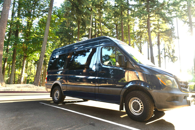  open door. Ideal for your next RV rental — photo 3