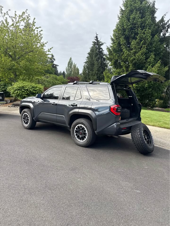 265/70/R18 6x5.5 Falken Wildpeak AT3Wa tires and rims and TPMS sensors in Tualatin, OR (photo 2) — photo 2