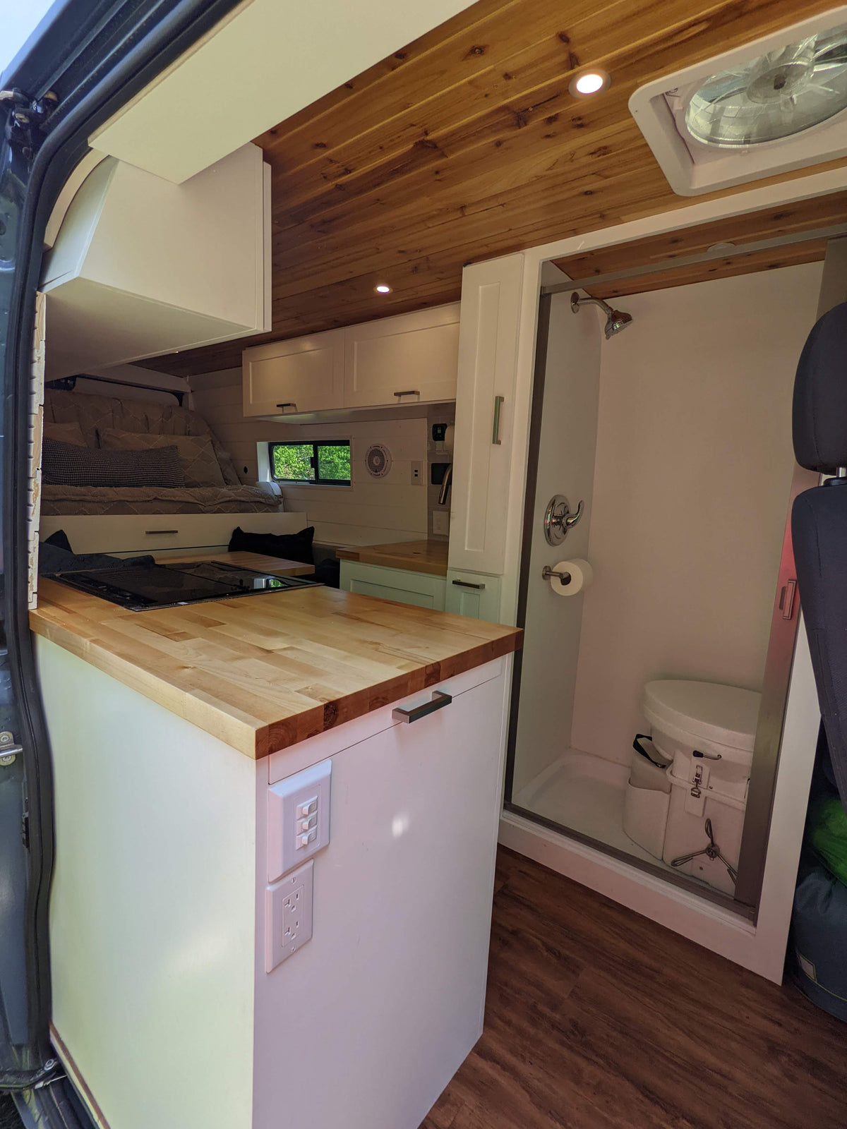 Luxury Self-Built 2019 RAM Promaster 3500 — photo 4
