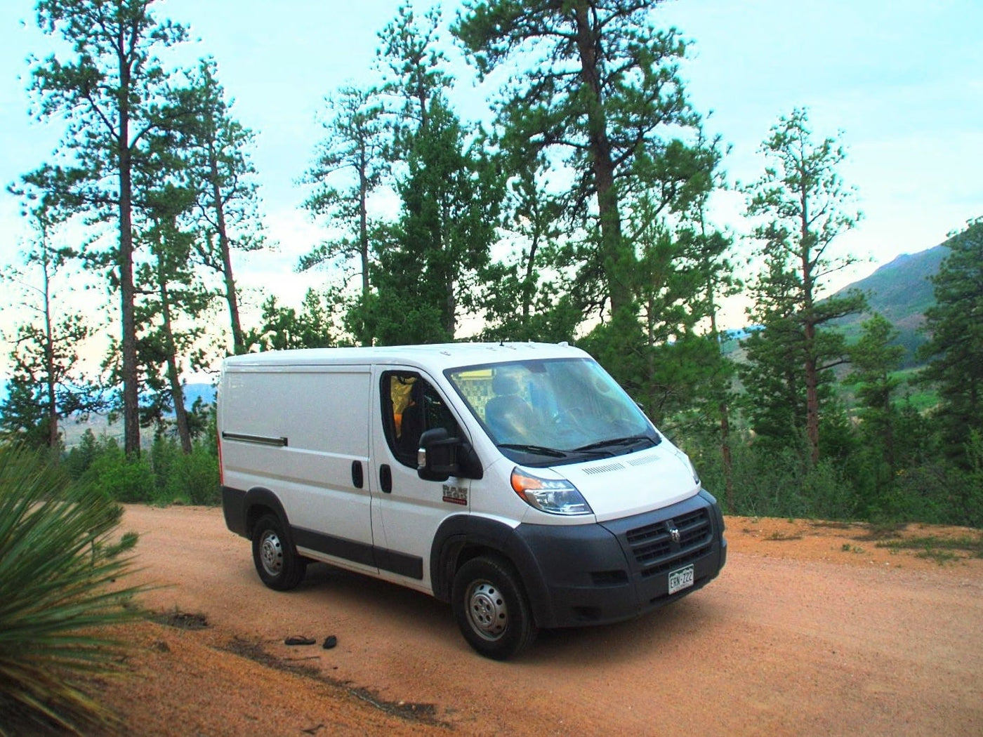  a dirt road — photo 14